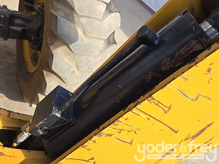 2019-caterpillar-tl1255d-image-46