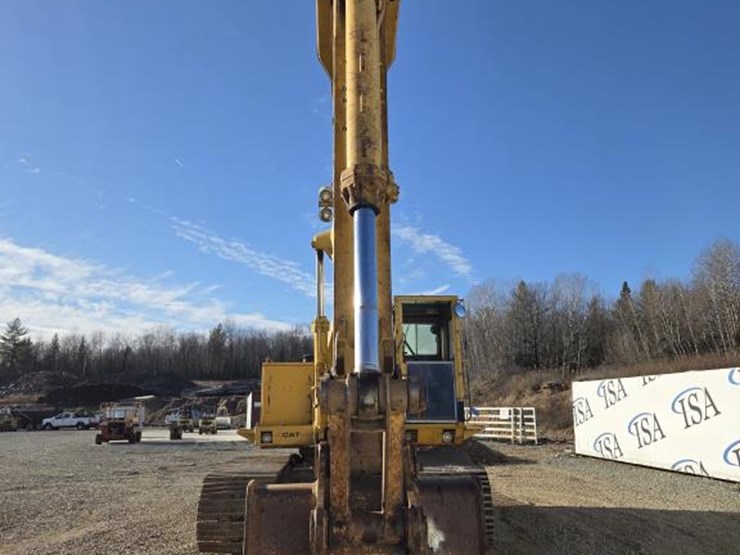 caterpillar-235-image-8