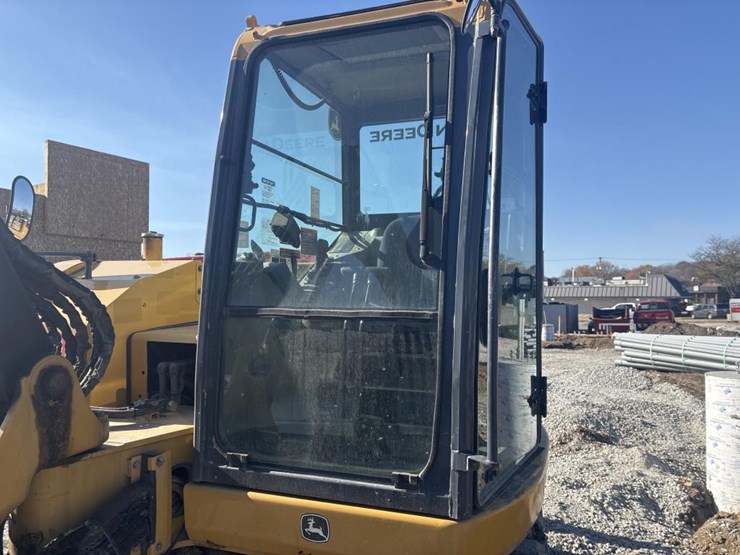 2013-deere-85d-image-8