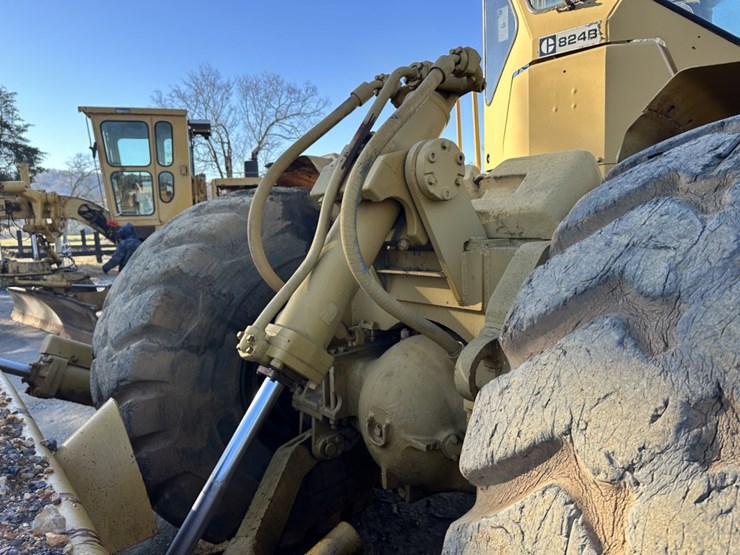 caterpillar-824b-image-12