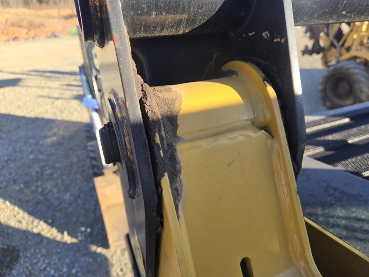 2020-caterpillar-259d3-image-20