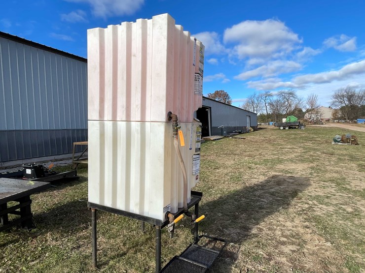 #3144-•-tote---a---lube-oil-dispenser-image-3