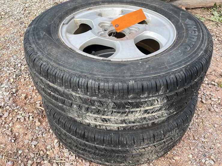 #3122-•-(2)-aluminum-wheels-and-tires-image-6