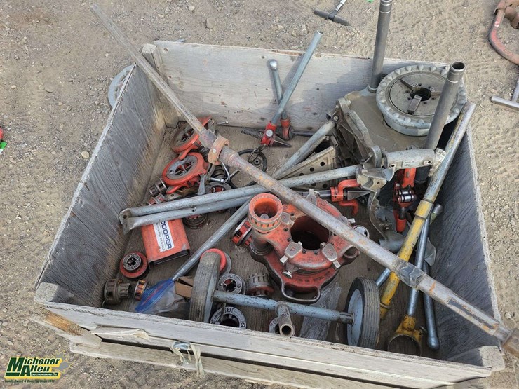 crate-with-power-dive-pipe-threading-machine-with-parts-image-3