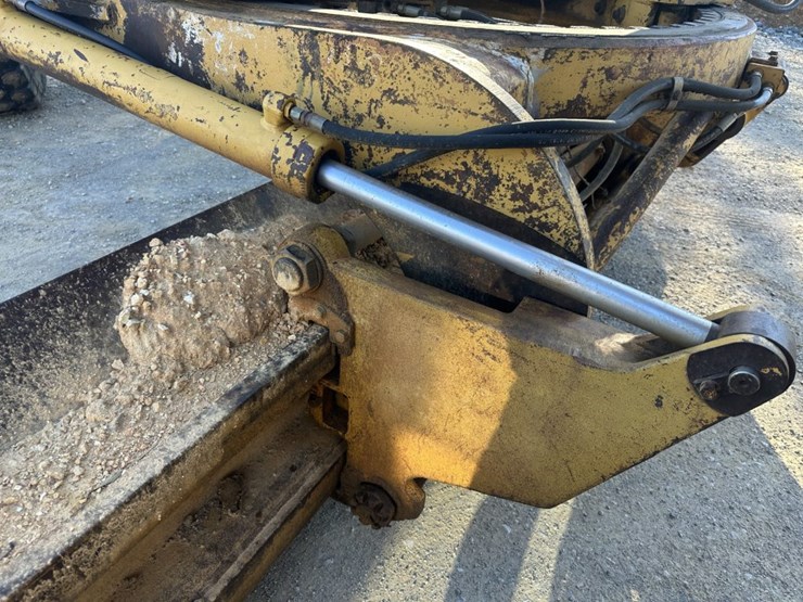 caterpillar-16g-image-29