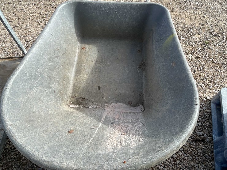 #3105-•-true-temper-wheelbarrow-image-5