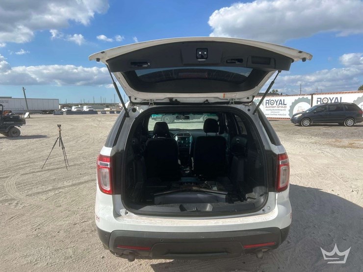 2015-ford-explorer-image-29