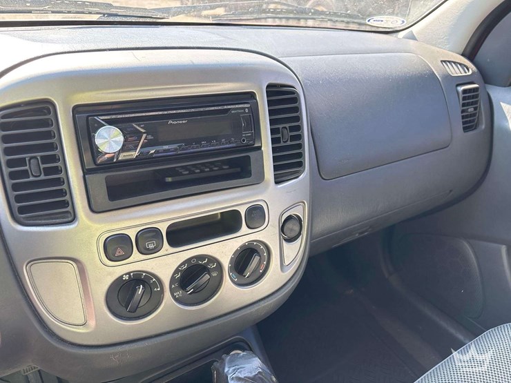 2005-ford-escape-image-15