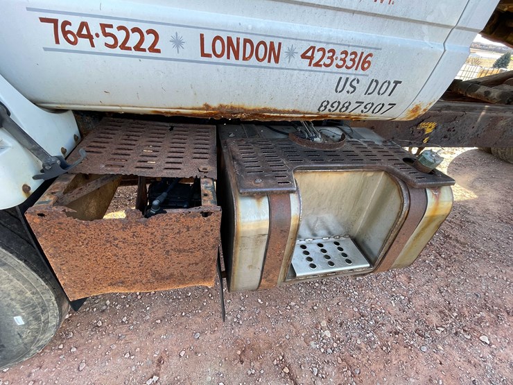 #3006-•-1999-chevy-c6500-single-axle-dump-flatbed-truck-(title-in-delay)-image-10