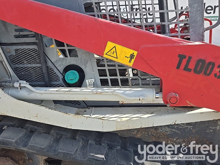 2019-takeuchi-tl8-image-25