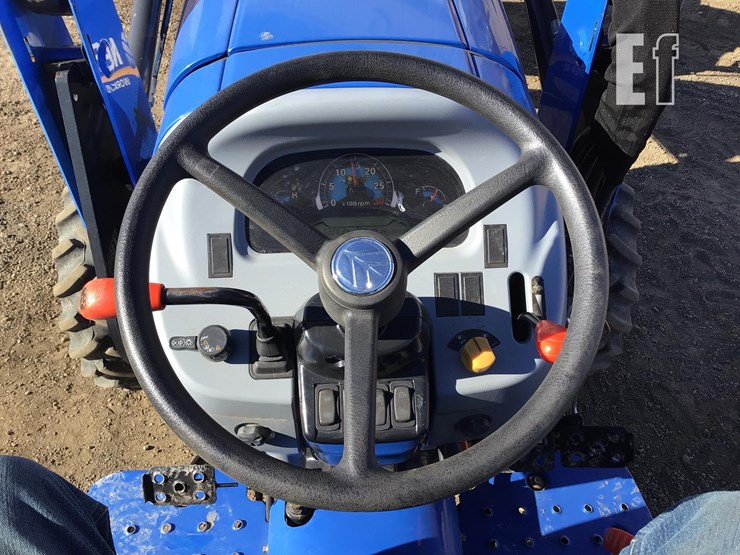 2017-new-holland-workmaster-40-image-17