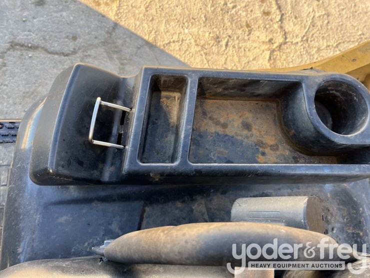 2015-caterpillar-2c6000-image-16