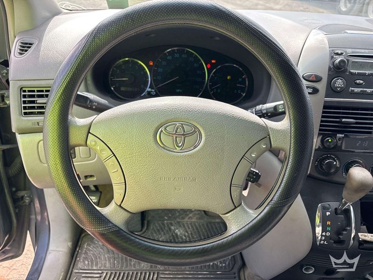 2008-toyota-sienna-image-14