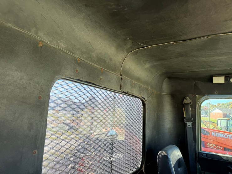 #22592-•-inop-1992-freightliner-t/a-daycab-truck-tractor-vin:-1fuymzyb1np520782-image-65