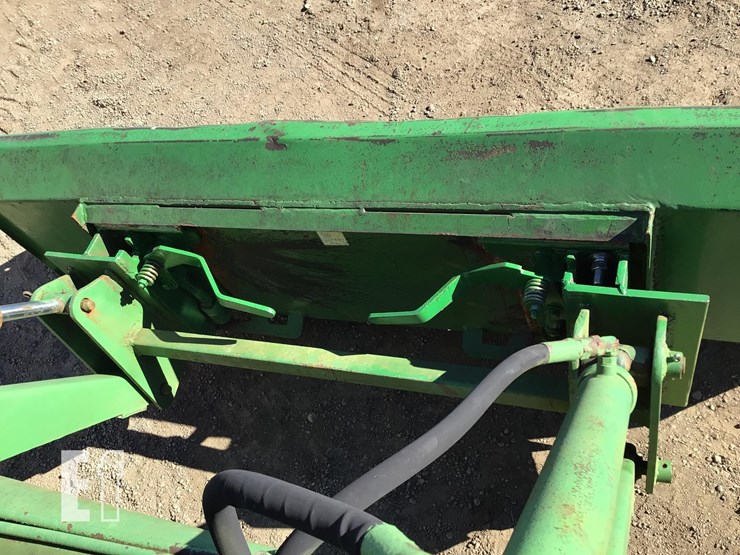john-deere-2440-image-11