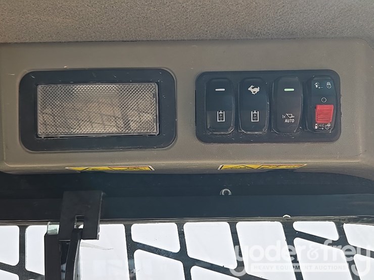 2021-caterpillar-289d3-image-57