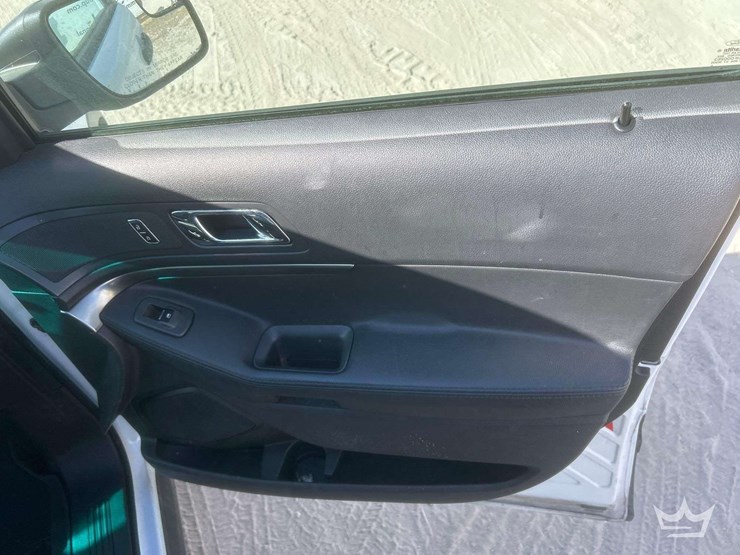 2015-ford-explorer-image-23