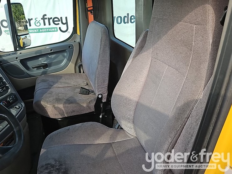 2019-freightliner-cascadia-image-32