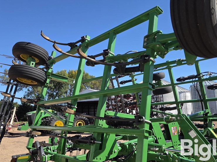 2022-john-deere-2430-image-18