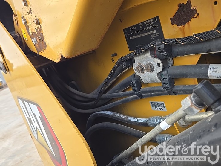 2021-caterpillar-299d3-image-15