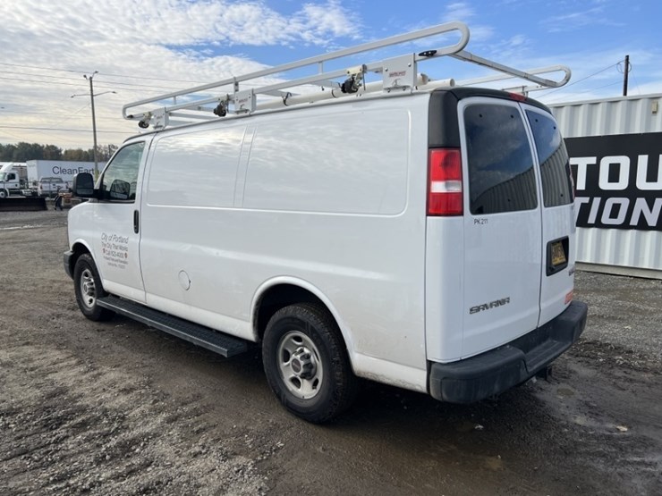 2015-gmc-savana-cargo-van-image-6