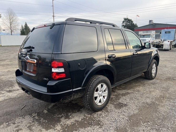 2009-ford-explorer-xlt-image-4