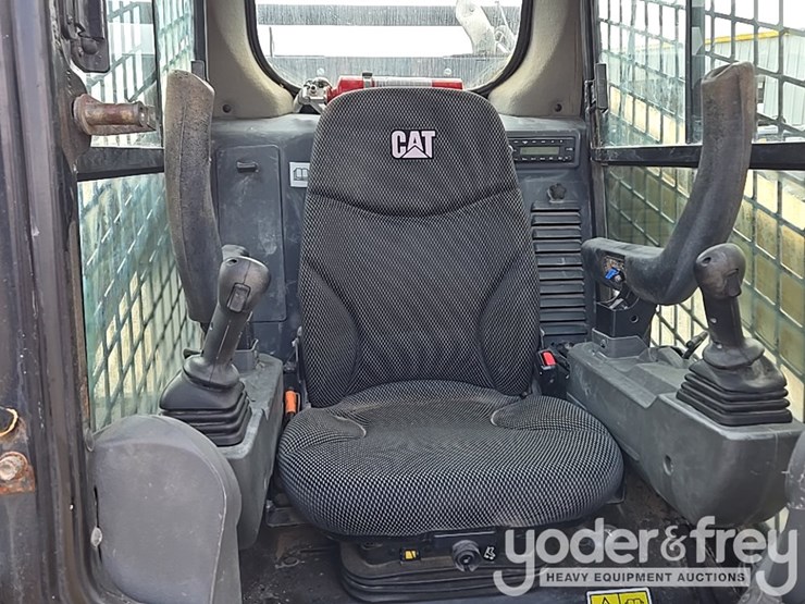 2021-caterpillar-299d3-image-42