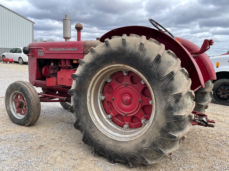 1956-international-600-image-7