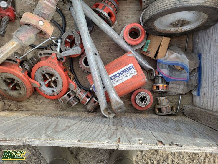 crate-with-power-dive-pipe-threading-machine-with-parts-image-7