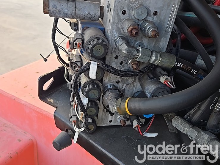 2015-jlg-600aj-image-80