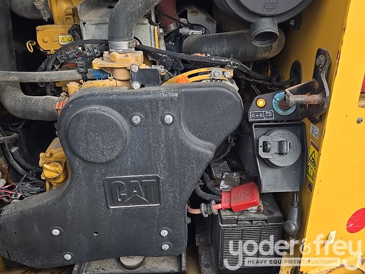 2021-caterpillar-299d3-image-33