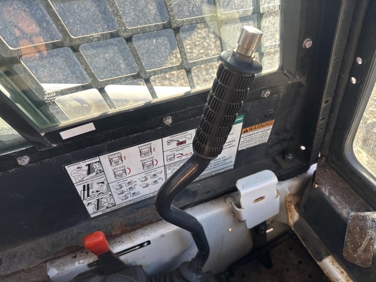 2015-bobcat-s70-image-27