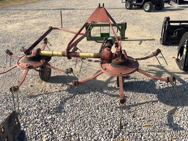 new-holland-157-image-2