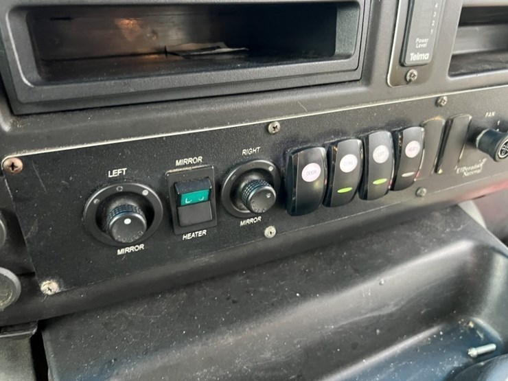 2015-chevrolet-express-paratransit-bus-image-37