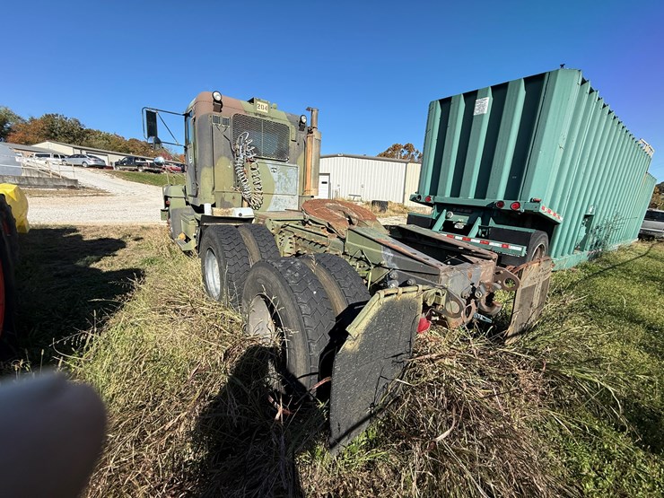 #22592-•-inop-1992-freightliner-t/a-daycab-truck-tractor-vin:-1fuymzyb1np520782-image-4