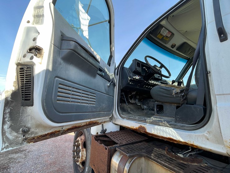 #3006-•-1999-chevy-c6500-single-axle-dump-flatbed-truck-(title-in-delay)-image-33