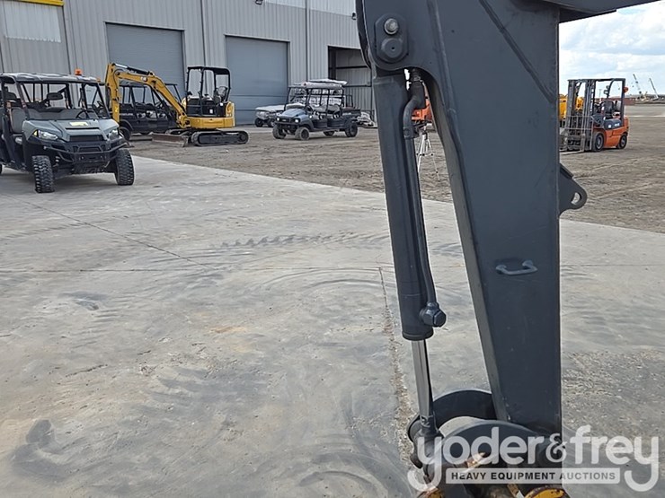 2019-deere-26g-image-31