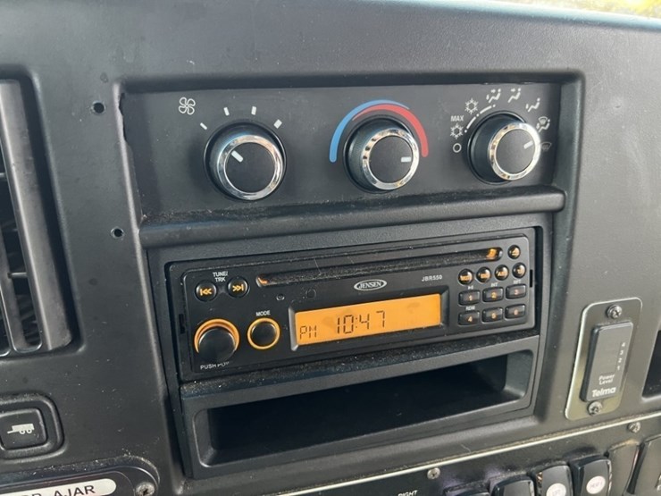 2015-chevrolet-express-paratransit-bus-image-38