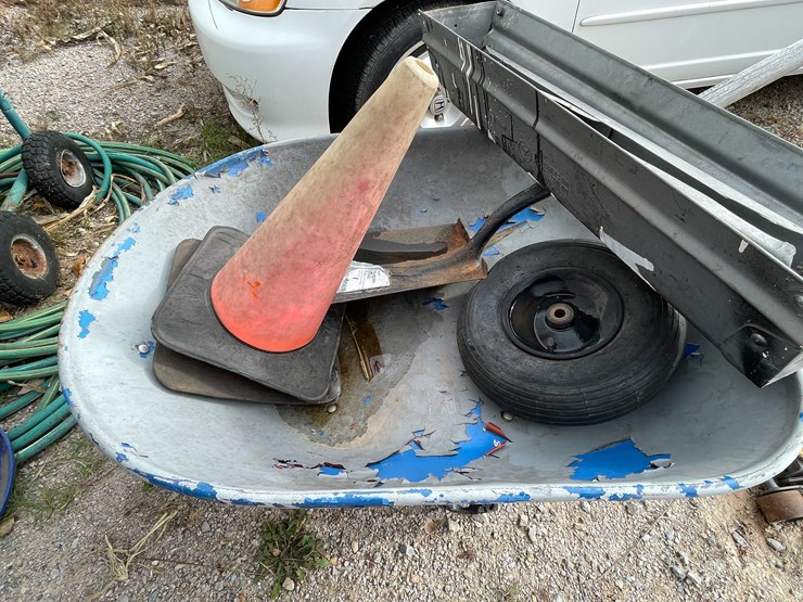 #3119-•-wheelbarrow-and-contents-image-4
