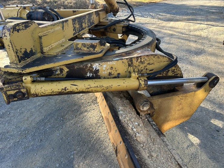 caterpillar-16g-image-28