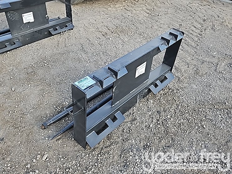 unused-jct-bale-spear-to-suit-skidsteer-image-3