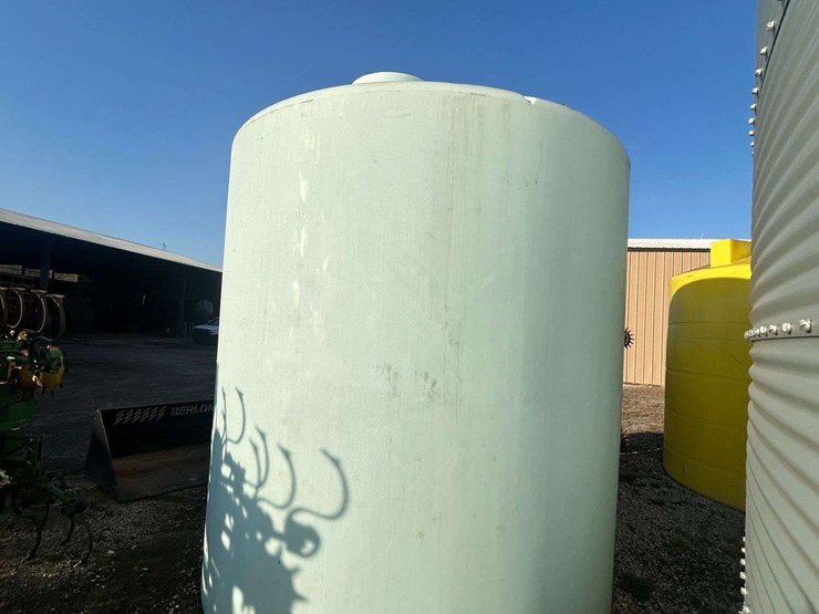 5,000-gal-poly-tank-image-1