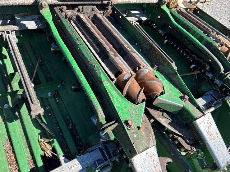 2022-john-deere-c12f-image-21