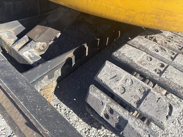 2013-deere-85d-image-73