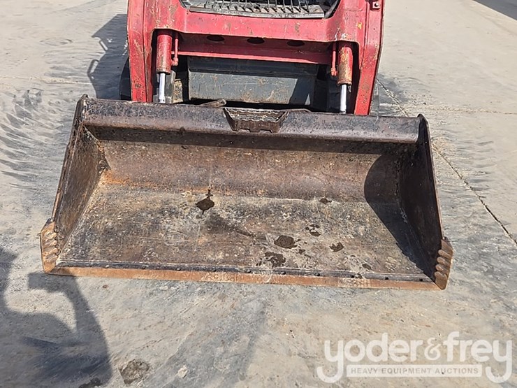 2019-takeuchi-tl8-image-11