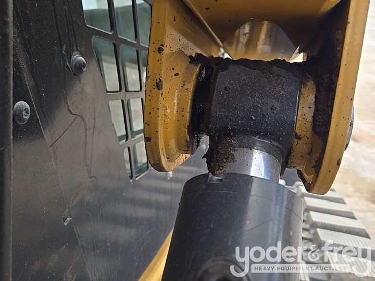 2021-caterpillar-289d3-image-33