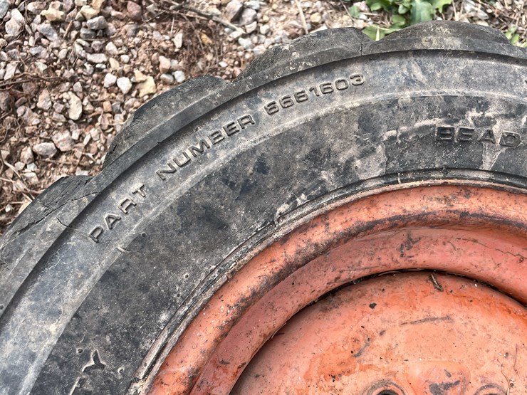#3124-•-bobcat-skidsteer-wheel-and-tire-image-3