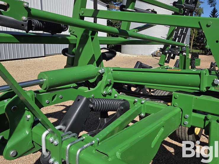 2022-john-deere-2430-image-12