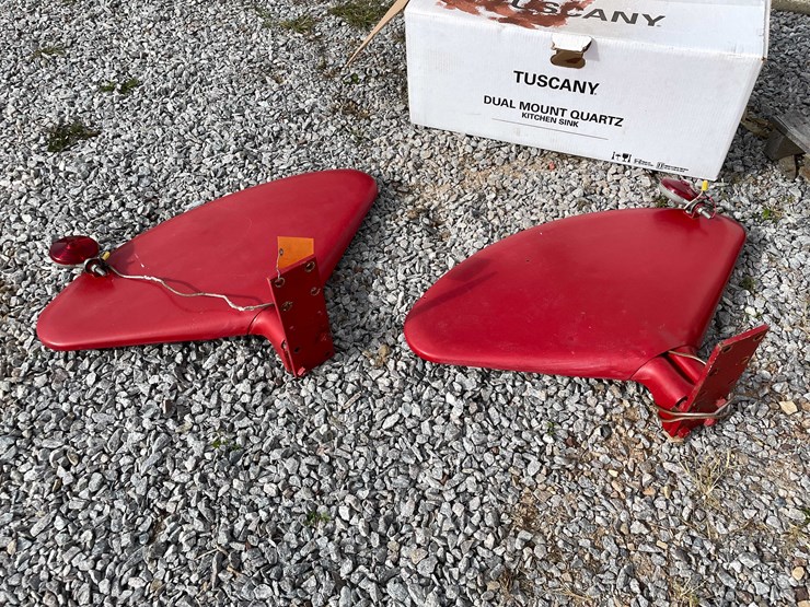 #3115-•-pair-of-farmall-h-and-m-clamshell-fenders-image-1