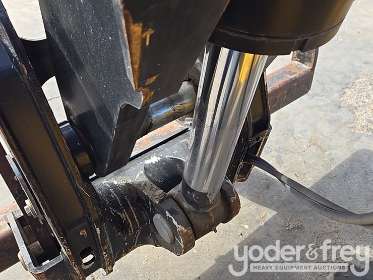 2019-caterpillar-tl1255d-image-43